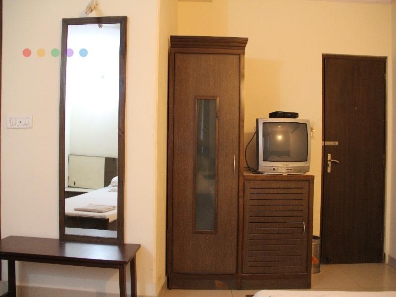 Vivek Hotel New Delhi Exterior photo