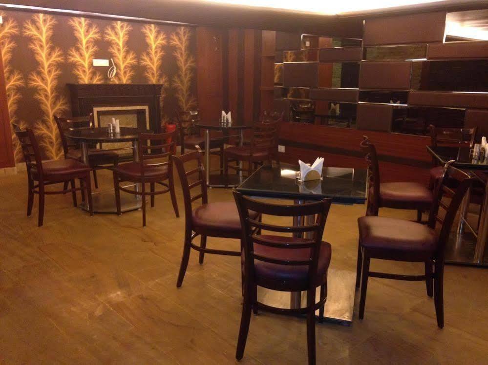 Vivek Hotel New Delhi Exterior photo