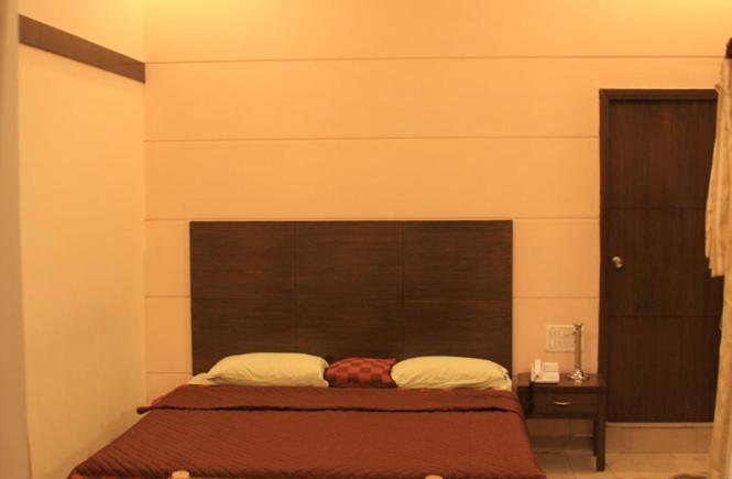 Vivek Hotel New Delhi Exterior photo